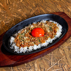 鉄板に残った脂で作る〆ご飯　キーマカレー
