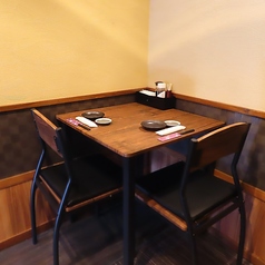 2人だけの会話に集中できるのが魅力！周囲の視線を気にせず料理をシェアでき、じっくり向き合えるため大切な人との時間を深く楽しめます☆