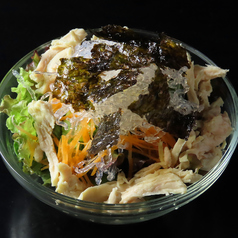 蒸し鶏と海藻のプチプチサラダ