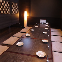 大人数でのご利用が可能な掘りごたつ席もございます。宴会利用も大歓迎です。（喫煙可）