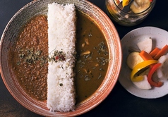 名物薬膳カレーは、ディナータイムも一番人気◎