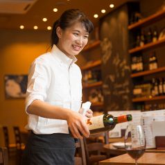 お料理に合うワインを豊富取り揃えております