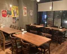 テーブル席、5席ご案内できます。