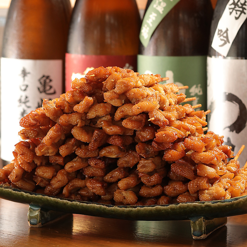 くせになること間違いなし「博多とり皮焼き」　１８時半まで３本・５本が２倍！