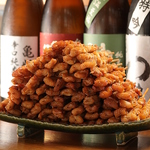 くせになること間違いなし「博多とり皮焼き」　１８時半まで３本・５本が２倍！
