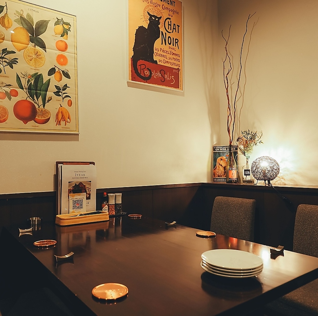 記念日や女子会・飲み会に◎シックで落ち着いた開放感溢れる空間で、思い出に残る素敵なひとときを♪