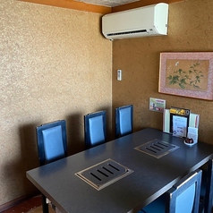 6名様掛けのテーブル完全個室