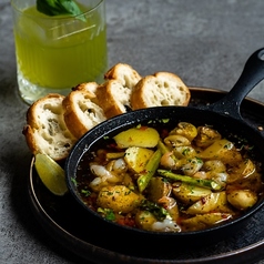 えびと牡蠣のアヒージョ