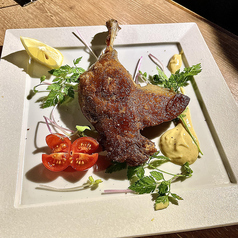 骨付き鴨もも肉のコンフィ　