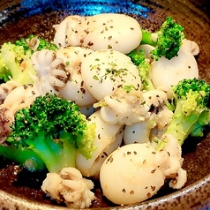 ベビーイカとブロッコリーのアンチョビ炒め