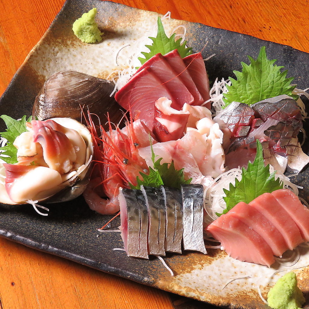 【市場直送】当店イチオシの鮮魚を刺し盛で♪『とうや刺身盛り合わせ』1380円(税込)～★是非ご賞味を