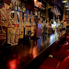 カウンター席は７席ご用意がございます。お一人様、デートやご友人様ともお過し頂きやすくなっております。お気軽にお立ち寄りくださいませ。