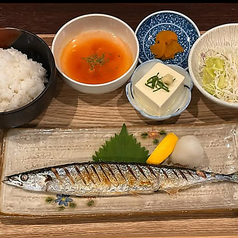 【ライス、サラダ、味噌汁が付いたお得なランチ】