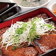 ＜1日限定10食＞特選霜降りカルビ焼肉重（並盛）