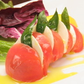 料理メニュー写真 トマトとモッツアレラのカプレーゼ