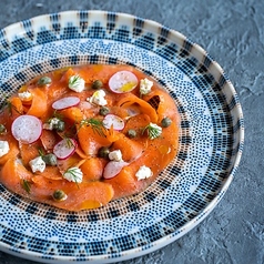 スモークサーモンのカルパッチョ