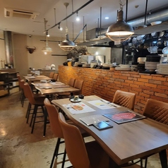 落ち着いた雰囲気の中で、デートや記念日のお食事をゆっくりとお楽しみいただけます。