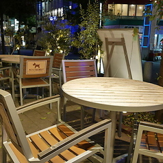 当店のテラス席はペットと一緒にご利用いただけます♪大切な家族の一員であるワンちゃんと一緒に、開放的な空間でお食事をお楽しみください◎お散歩の途中に立ち寄って、一息つきながら贅沢なランチタイムを過ごすのも素敵ですね♪皆様でのご来店をお待ちしております◎