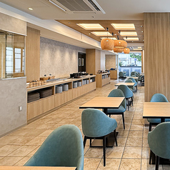 ご利用人数に合わせてご案内可能なテーブル席です。ゆったりと座れる椅子で、ご家族やご友人とのんびりとお食事をお楽しみください♪※画像は一例です。