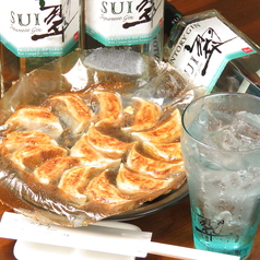 【食べるべき逸品】鉄なべ餃子〜生ビールと最高のマリアージュ〜の写真