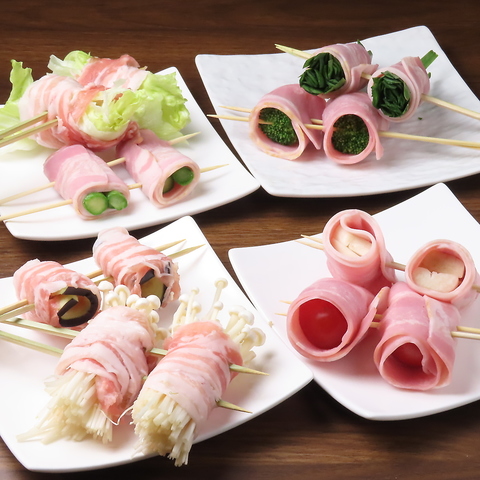 バー風のお洒落な空間で、自慢の野菜串焼きや新鮮な海鮮をご堪能ください。