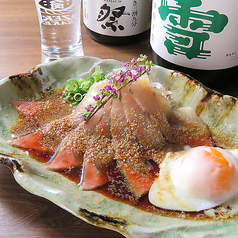 お酒との相性抜群◎特製ダレが絡む絶品『胡麻カンパチ』