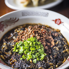 黒ごまタンタン麺 香ばしい胡麻の風味と濃厚なスープの旨味を堪能コシのある麺が絡むの写真