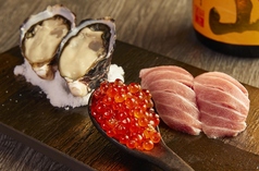 最魚の晩餐 寿司と牡蠣と日本酒の裏切りの写真