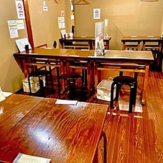 わいわい賑やかな店内