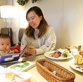 小さなお子様連れのお客様も安心のテーブル席です☆お子様用チェアはもちろん、キッズメニューや塗り絵、おやつなどのサービスも充実しており、飽きずにお食事を楽しんでいただけます。ベビーカーの横付けもOKなので、ママもゆったりと神戸牛を堪能できる、優しさにあふれたお席をご用意しております♪