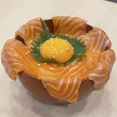 こぼれるサーモン丼