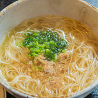 さらっと楽しめる鶏スープにゅうめん