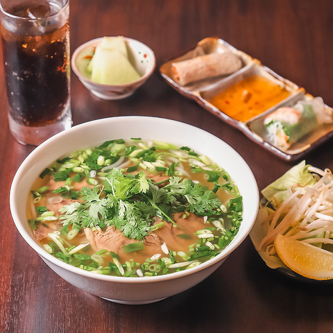【本場の薫り】炒めた牛肉フォー◆野菜のコクが溶け出すスープの写真
