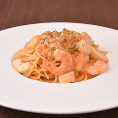 シーフードのトマトクリームパスタ