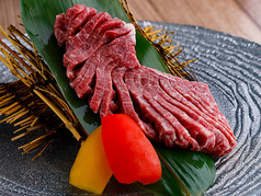 口の中に広がる肉の香りとジューシーな味わいに舌鼓