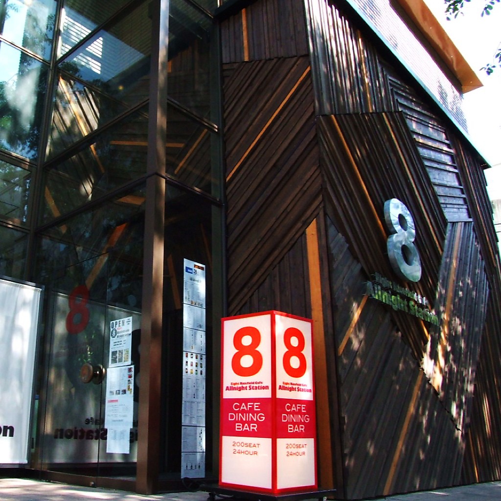 札幌駅西口・北口より徒歩30秒の好立地♪ヨドバシカメラさんの向かいのビル地下1階です