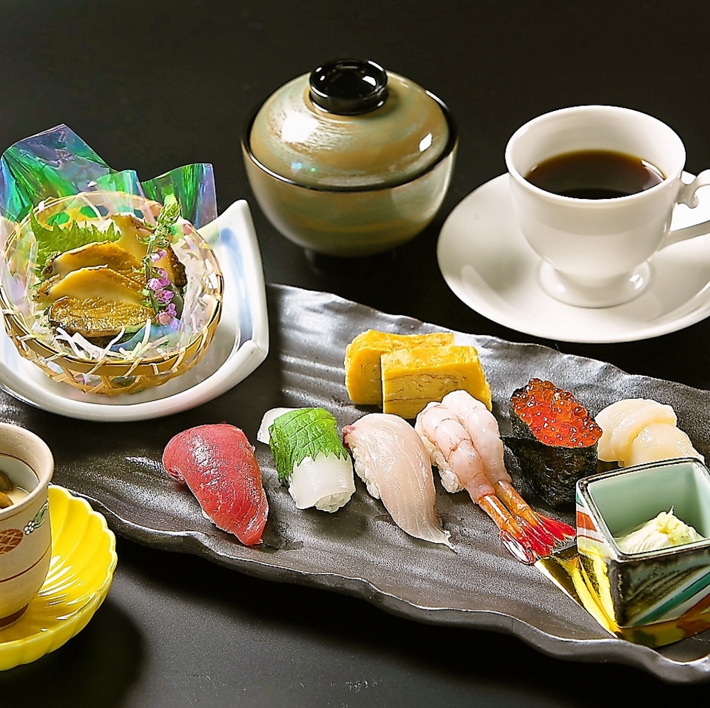 女性に人気◎いろどり膳 雅。にぎり寿司や茶碗蒸し、そしてあわび酒蒸し。ぜひ、一度ご賞味ください