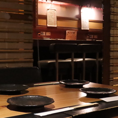 【春の竹】をイメージした空間。テレビにも出演経験のある有名デザイナーが手掛けたシンプルかつ洗練された落ち着く店内。日頃の喧騒から離れ、京都のような落ち着く店内でちょっと贅沢で優雅なひと時をいかがでしょうか・・・☆仕事帰りの飲み会、各種宴会、大人女子会にご利用頂けます。