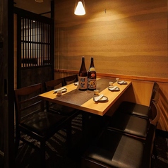◆ 6名様～10名様テーブル個室 ◆個室居酒屋をお探しなら是非当店へお越しください！少人数様から団体様まで幅広くご案内いたします◎当店自慢の絶品料理がご堪能いただける宴会に最適なコースも多数ご提供しております