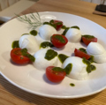 料理メニュー写真&nbsp;モッツアレラとトマトのバジルソース