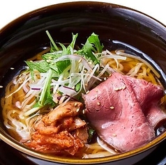 ローストビーフとキムチの冷麺