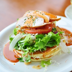 ◆スモークチキンとバッファローソースのパンケーキ