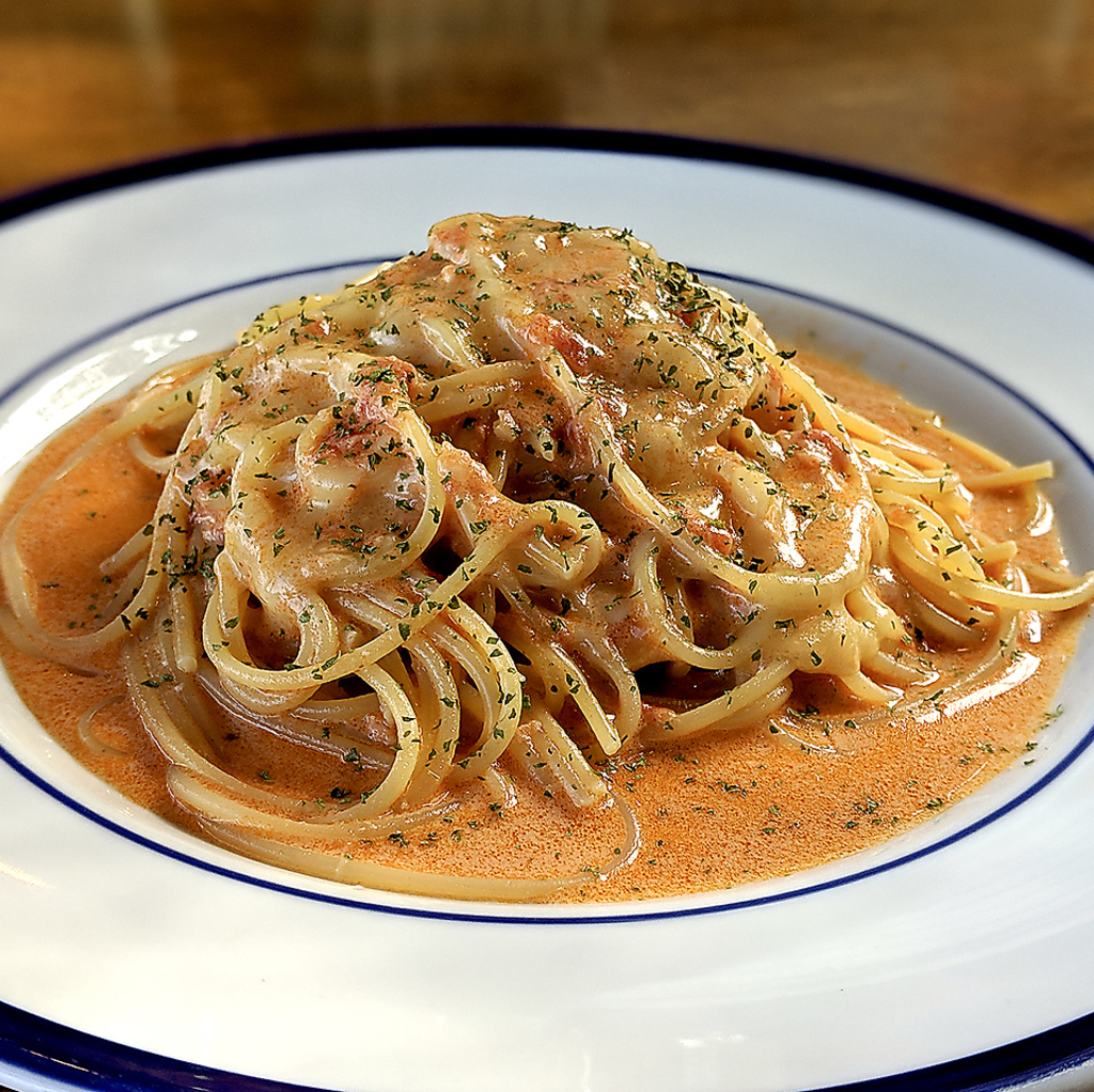 濃厚なモッツァレラチーズを使ったトマトクリームパスタは、チーズ好きにはたまらない一品♪