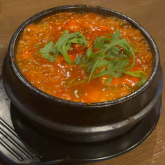 グツグツ踊る　スンドゥブチゲ