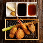 パン粉や油にこだわり、1本1本丁寧にカラッと揚げるフライメニューは「たぬき」ならではの逸品です。