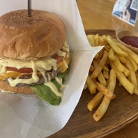 ≪単品でも大満足◎≫ボリューム満点の各種バーガー