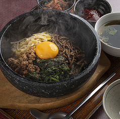 三種ナムルの石焼きピビンバ（スープ・コチュジャン付き）