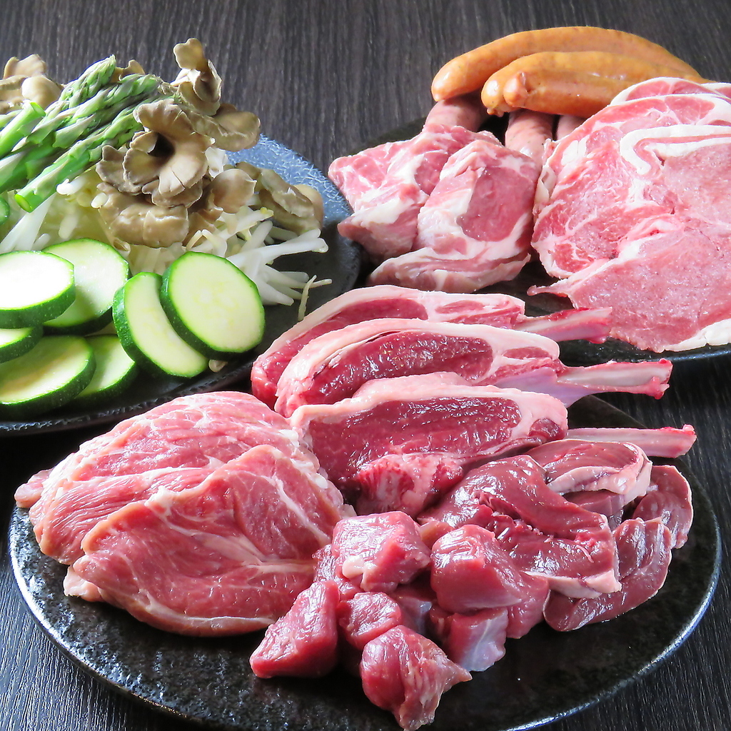 独自の流通ルートで仕入れる新鮮なラム肉は臭みもなく絶品。
