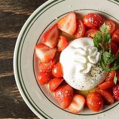 生ブッラータチーズとトマト、季節のフルーツ（S）