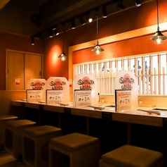 【お一人様大歓迎！カウンター席】お一人様でのご来店もOK！1席ごとに仕切りを設置しておりますので、周りを気にせず心行くまでお楽しみください♪広々としたカウンターですのでデートにもおすすめ◎